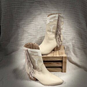 Oasis Society Cream and White Fringe Boots - Size 7 - Like New